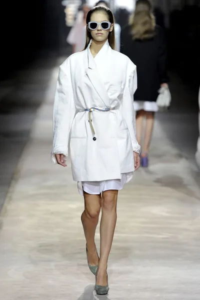 Look 3
